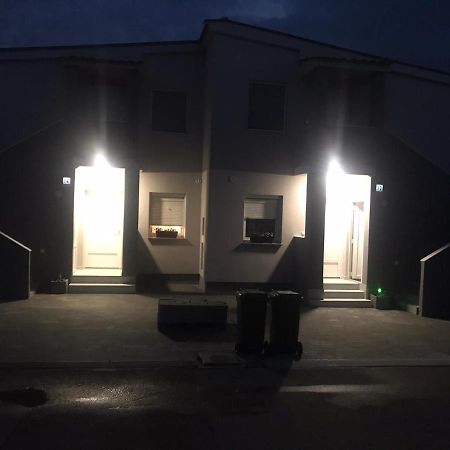Petra Lägenhet Vir Exteriör bild
